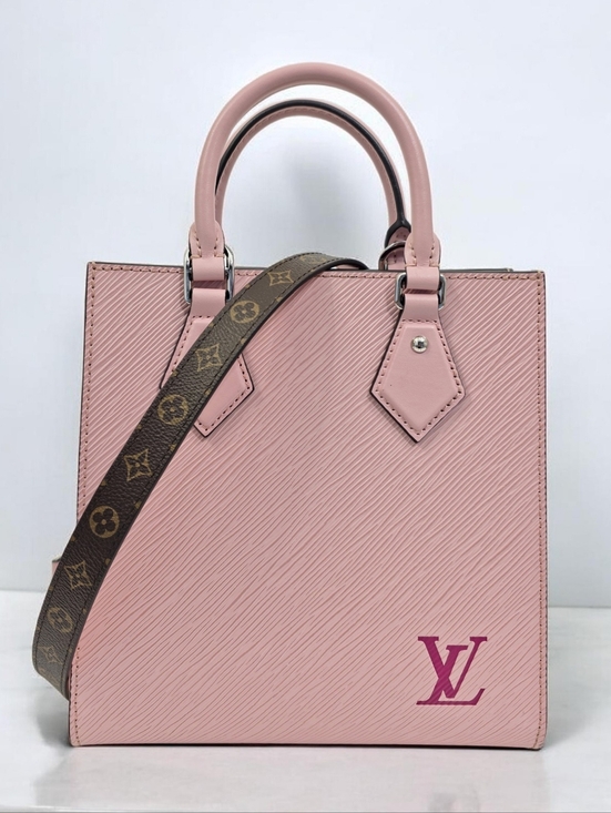 Louis Vuitton Handbags - ✨️Like New Authentic Louis Vuitton Sac Plat BB EPI Crossbody Bag